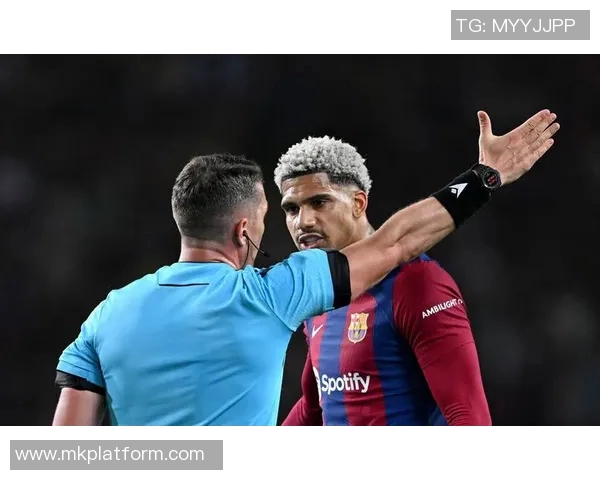 欧冠激战巴萨大胜里昂乌龙球引发全场争议与热议