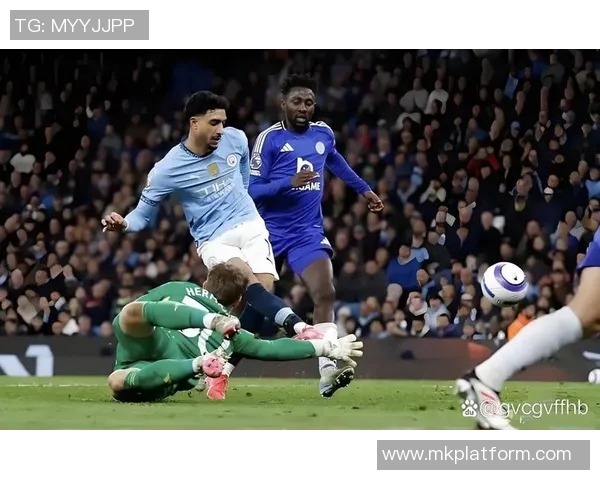 英超惊现冷门巴黎圣日耳曼3比0战胜AC米兰引发全场震撼