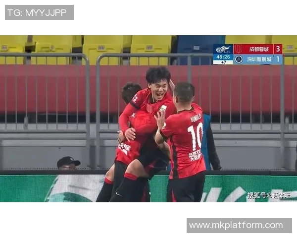 中超精彩对决里昂与曼联战成平局绝杀瞬间引发全场狂欢战术分析回顾